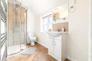 Stylish 3-Bedroom Cottage in Central Ashby - 7