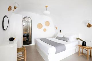 Caldera Serenity Cave Villa Oia, Santorini Breathtaking Caldera Views Traditional Cave-Style Luxury Outdoor Hot Tub Modern Comforts , - Oia - 4