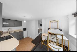 Canterbury City Combined Luxury apartments with Hot Tub - 4