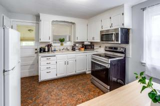 Comfortable Home In the Suburb close to Dwtn and Airpo - Rochester - 4