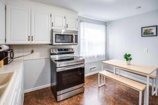Comfortable Home In the Suburb close to Dwtn and Airpo - Rochester - 3