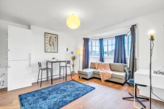 Professionals Choice - 6 flats each with private Kitchen and Bathrooms, Netflix, Close to Wembley Stadium, Food & Coffee - Colindale - 4