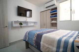 Modern apartment minutes from the beach - 5