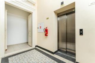 Modern One Bedroom Flat with National Museum View - Praga - 4