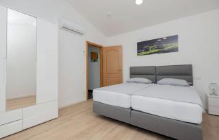 Beautiful Villa Miki with pool in Makarska - Makarska - 6