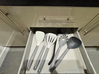 4 Town centre, Free off road parking, entire flat - 6