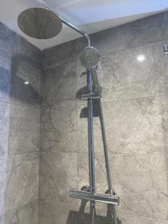 4 Town centre, Free off road parking, entire flat - 1