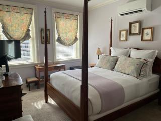 Ironclad Inn and Bourbon Room - Fredericksburg - 9