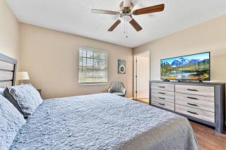 3BR Coastal Escape Near Beaches, Golf, Shops - 9