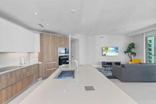 High Rise Ocean View Condo 2BR 2.5BA - 6