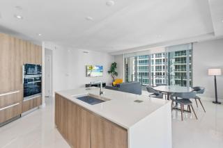 High Rise Ocean View Condo 2BR 2.5BA - 5