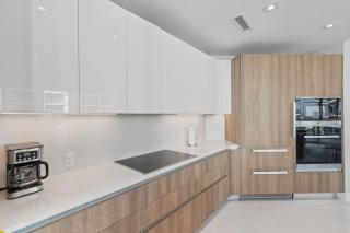 High Rise Ocean View Condo 2BR 2.5BA - 4