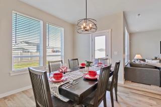 4 Bedroom Home with Full Office Space and Hot tub - Meridian - 2