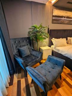 Goldcrest Mall DHA Three-bed Luxury Grand Suite - Lahore - 2