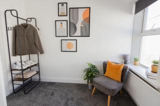 Newly Renovated 4 bedroom House Free WIFI Free Parking Sleeps 8 Near Cardiff - Pontypridd - 6