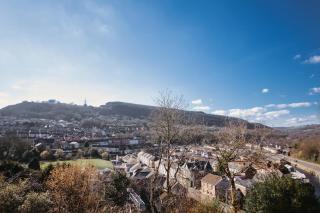 Newly Renovated 4 bedroom House Free WIFI Free Parking Sleeps 8 Near Cardiff - Pontypridd - 4