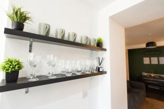 Newly Renovated 4 bedroom House Free WIFI Free Parking Sleeps 8 Near Cardiff - Pontypridd - 7