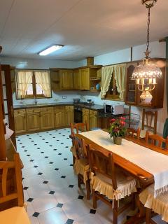 Charming 8-Bed Villa in Girona - Girona - 9