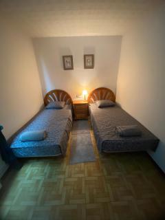 4 Bed Villa - Sleeps 8 - Pool - HotTub - Garden - 8