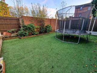 4 Bed Home in Altrincham by City SuperHost - Timperley - 8