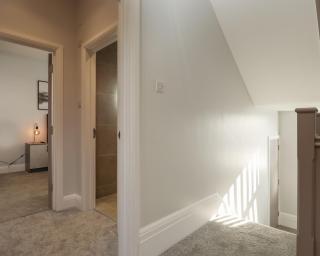 Dwell Living Luxurious 5BD House Central - 3