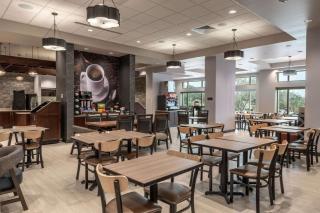 Drury Plaza Hotel College Station - 1