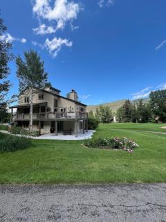 Cozy Secluded EagleVail 2 bed 2 bathroom On Golf Course - 0