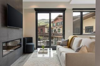 Brand New Mountain Modern Westin Amenities Views - 0