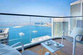 Seafront-side apartment with beach access, pool, gym, high floor - 0