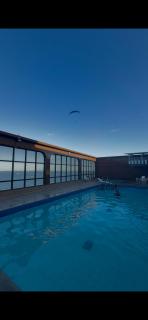 AP com prédio de frente para o mar e piscina na cobertura - Vila Velha - 0
