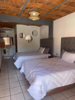 HOTEL CUATRO CAMINOS - 9