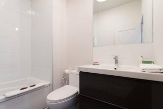 Fresh 1 Bdr in the Heart of Mile End by Denstays - Montreal - 9