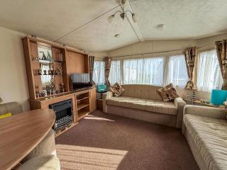 Lovely Caravan With Free Wifi Nearby Great Yarmouth Seaside Town Ref 20085Bs - Hopton on Sea - 3