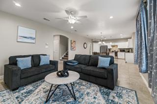 Spacious Grand Prairie Getaway - 7