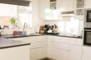 Coastal Hideaway - Sleeps 4 & Free Parking - Killiney - 9