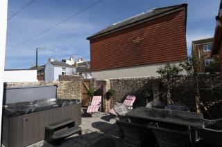 Luxury Georgian home, hot tub, sea view, private garden, sleeps 6 - Bognor Regis - 6