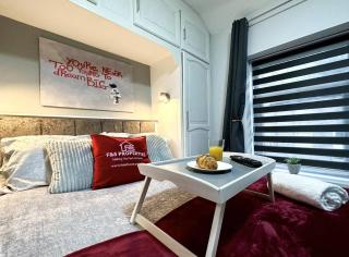 Joyful Jungle Jewel Wbalcony & Foozeball-ferndale - 7