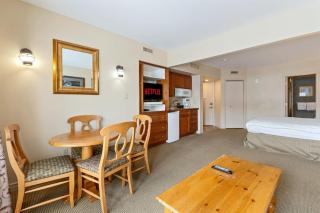 Luxury Resort Stay with Pool Jacuzzi and Balcony - Edgar - 2