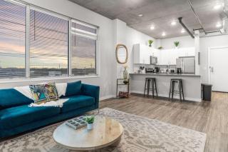 Spacious 2BR Retreat Perfect for Tropicana Events - St Petersburg - 7