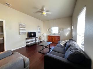 Comfortable 2-Queen Suite Near Hospital WB3 - 2