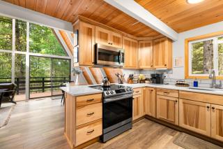 Black Butte Ranch Modern A-Frame Retreat, sleeps 8 - 2