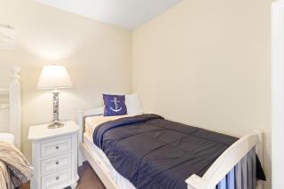 Blue Marlin, Arcade, Hot Tub, Sleeps 10 - Lincoln City - 9