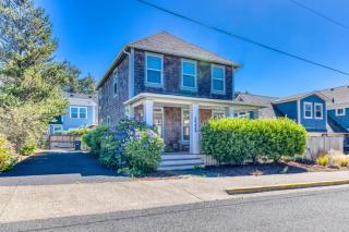 The Beach Bungalow at Olivia Beach, Hot Tub and Outdoor Summer Pool, sleeps 6 - Lincoln City - 2