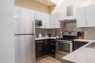 Downtown Luxury 2BR Penthouse Apt - 7