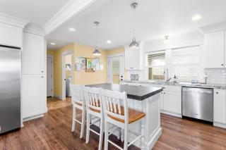 Ocean View, Hot Tub, Sleeps 10 - Lincoln City - 3
