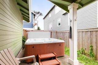Ocean View, Hot Tub, Sleeps 10 - 7