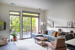 Flexhome Shorewood 1BR A1 with Gym and Balcony - Milwaukee - 9