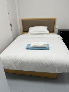 2 Double Beds, 1 Single Bed, 2 Double Sofa Beds in 1 Room, Serviced Suite 6 - Auckland - 3