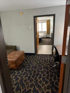 Greenlight Inn & Suites St James - 7