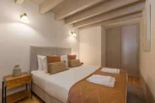 Wood Haven Luxury Duplex Downtown Porto with AC - Porto - 5